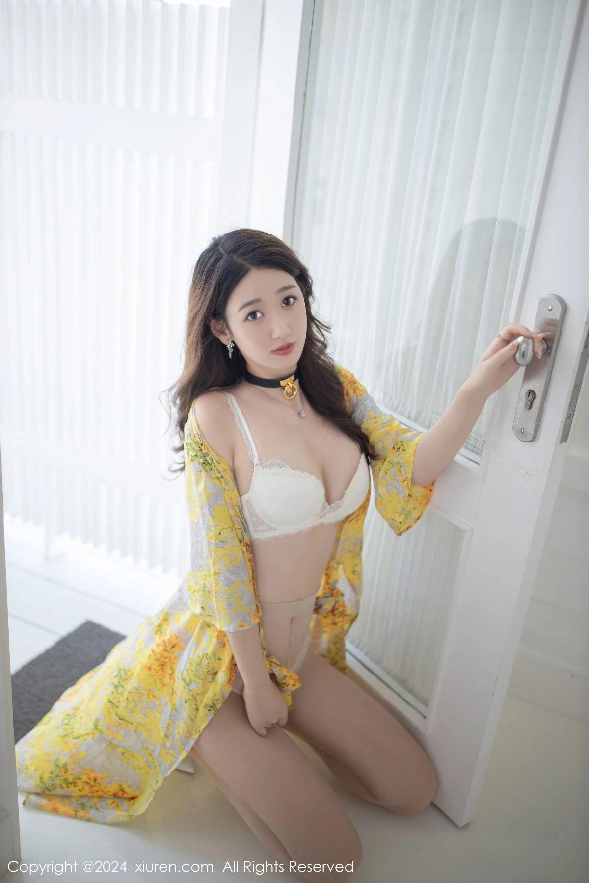 秀人集.com_[XiuRen秀人网]No.8001_模特唐安琪性感黄色长裙露白色蕾丝内衣配原色丝袜迷人诱惑写真80P