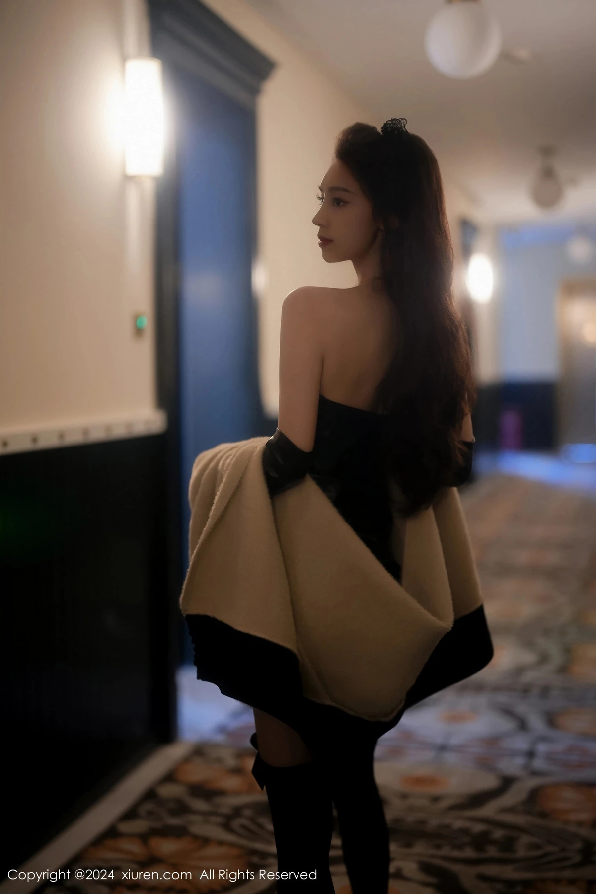 秀人集.com_[XiuRen秀人网]No.8049_模特苏曼兮性感黑色露肩皮衣配黑丝袜秀曼妙身姿撩人诱惑写真64P