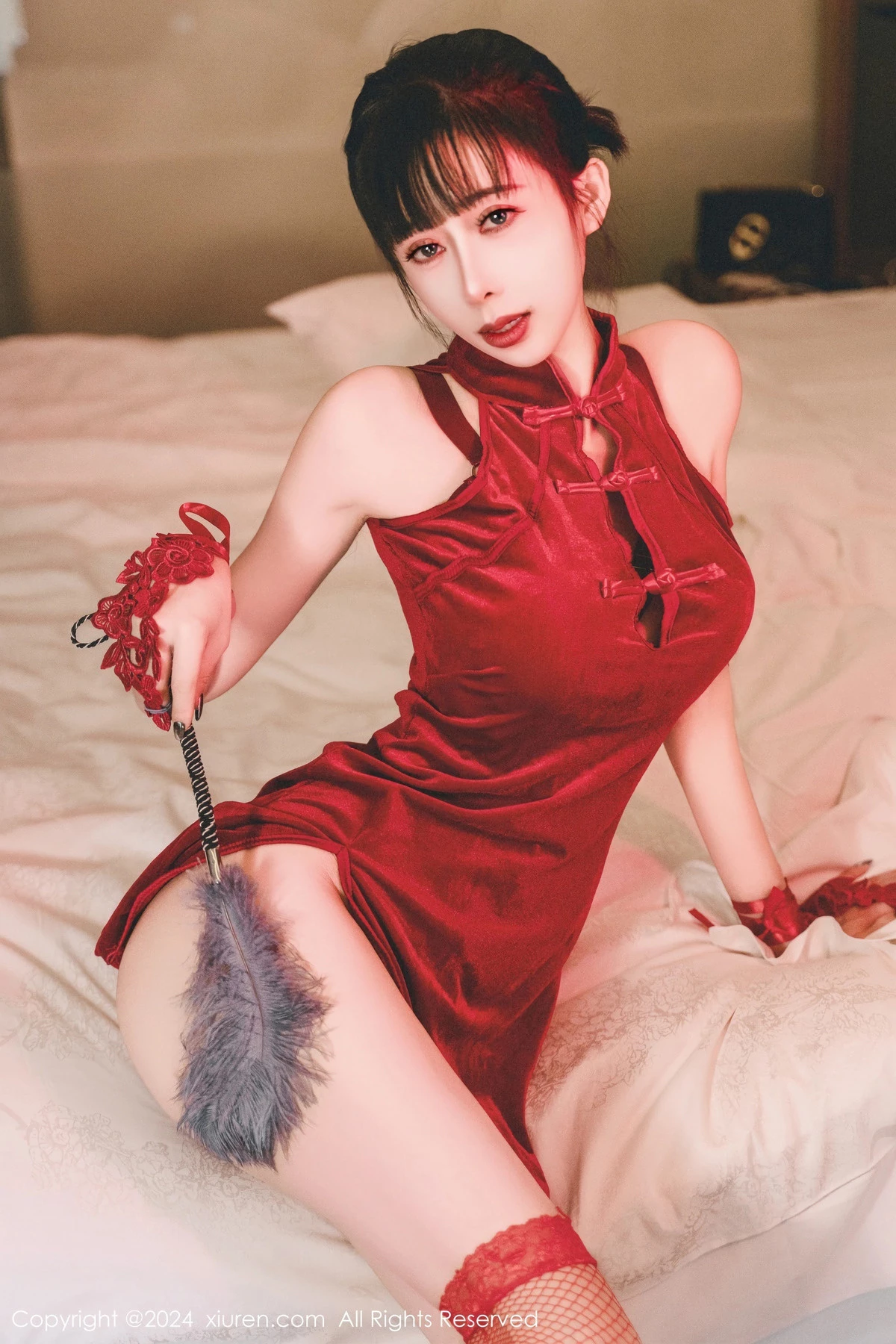 秀人集.com_[XiuRen秀人网]No.8047_新人模特宝宝甜性感红色旗袍露红色情趣内衣配红丝袜诱惑写真64P