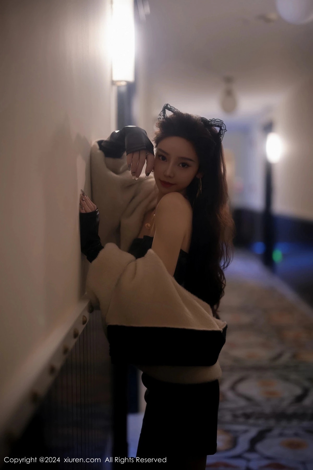 秀人集.com_[XiuRen秀人网]No.8049_模特苏曼兮性感黑色露肩皮衣配黑丝袜秀曼妙身姿撩人诱惑写真64P