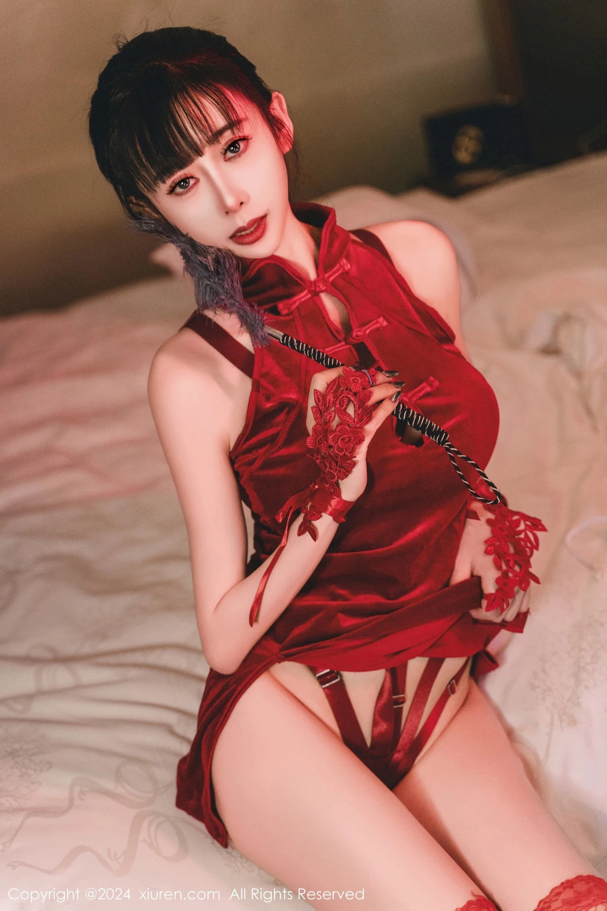 秀人集.com_[XiuRen秀人网]No.8047_新人模特宝宝甜性感红色旗袍露红色情趣内衣配红丝袜诱惑写真64P