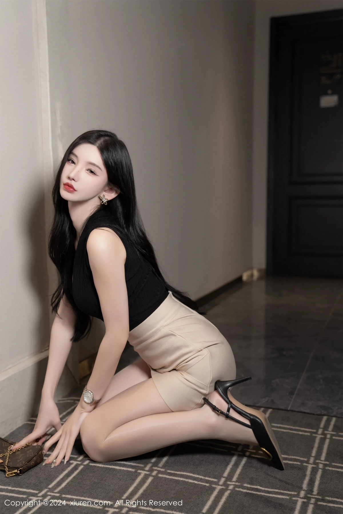 秀人集.com_[XiuRen秀人网]No.8057_女神周于希Sally性感黑色情趣服饰配破烂黑丝秀翘臀美腿诱惑写真112P