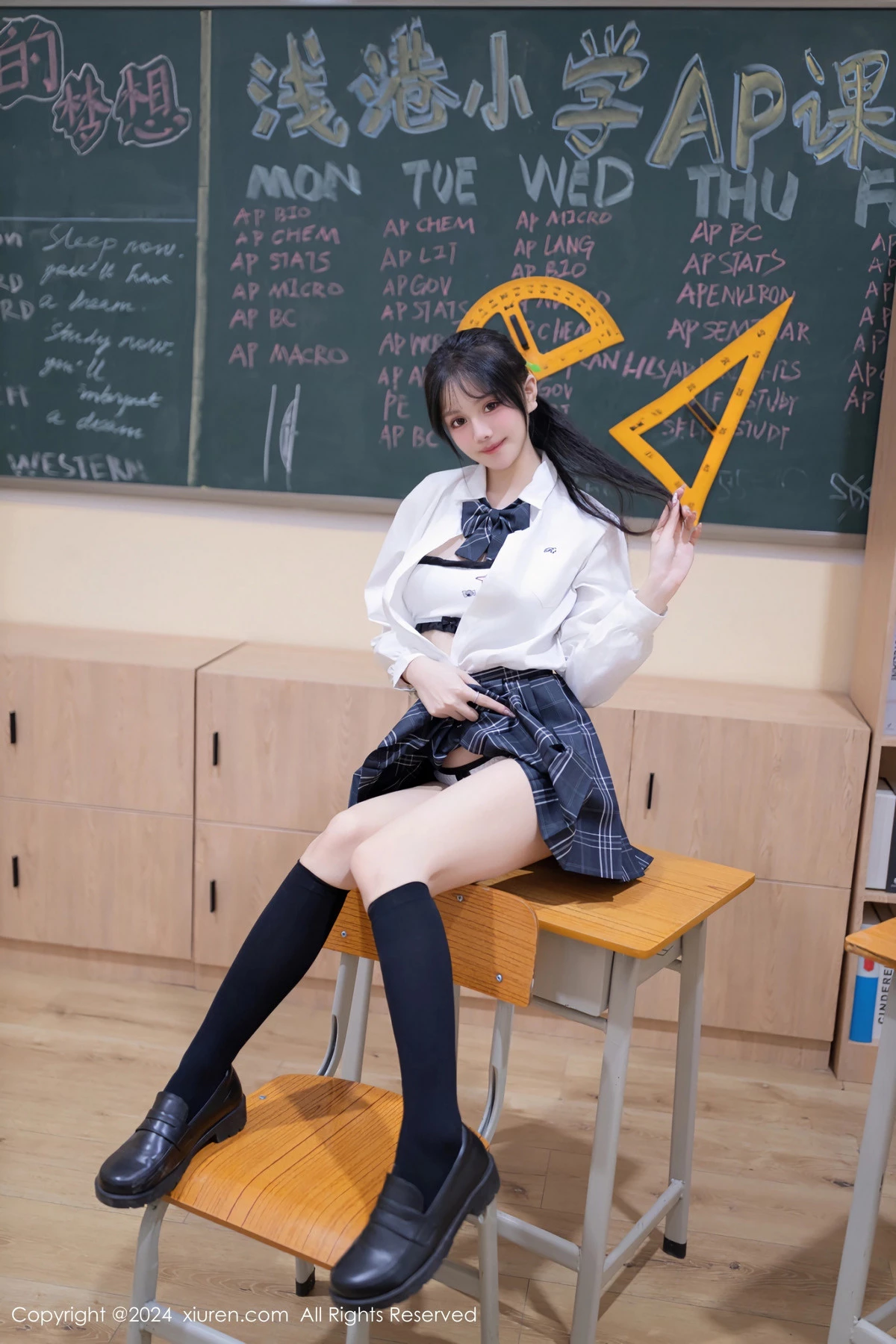 秀人集.com_[XiuRen秀人网]No.8058_模特幼幼调教主题性感学生制服配黑丝袜秀完美身材迷人诱惑写真80P