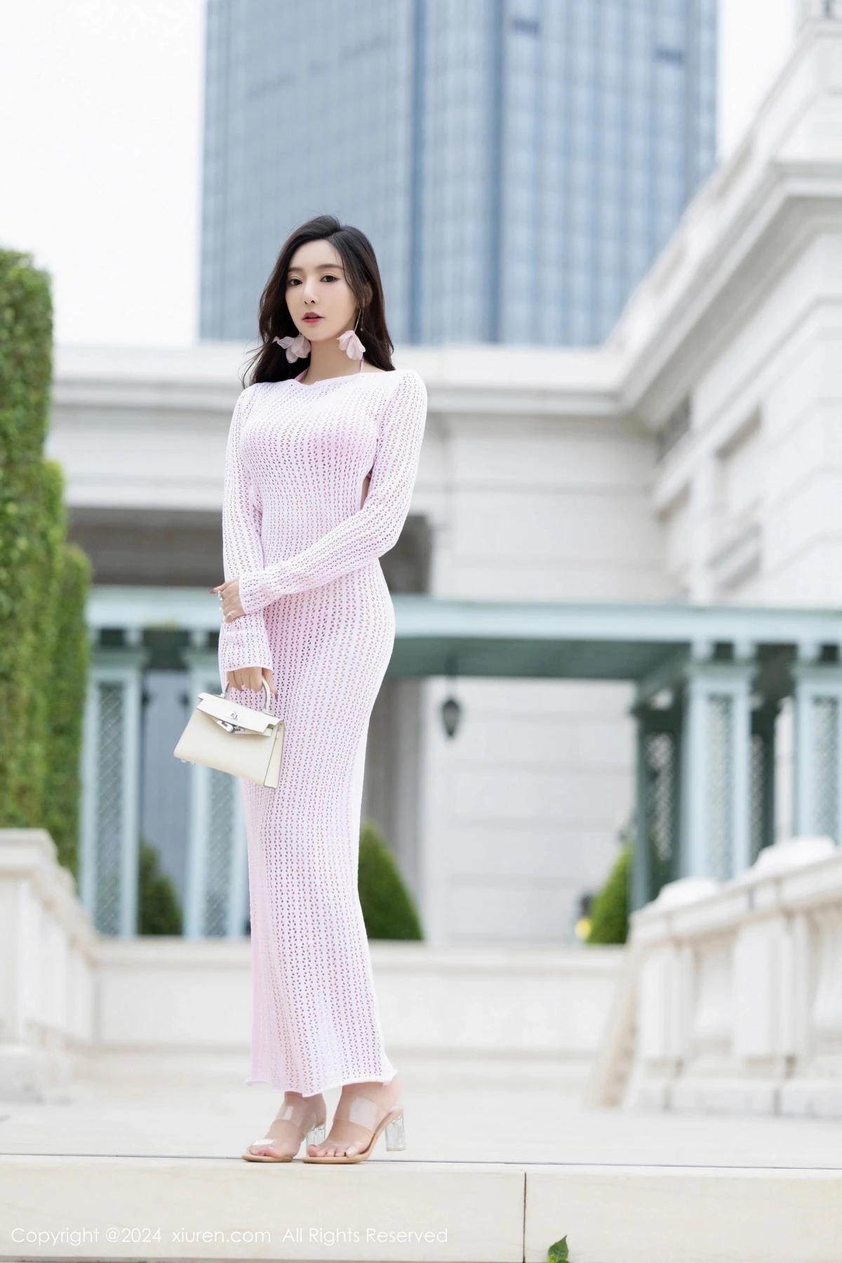 秀人集.com_[XiuRen秀人网]No.8055_女神王馨瑶yanni黑色轻透情趣服+粉色比基尼秀完美身材诱惑写真81P