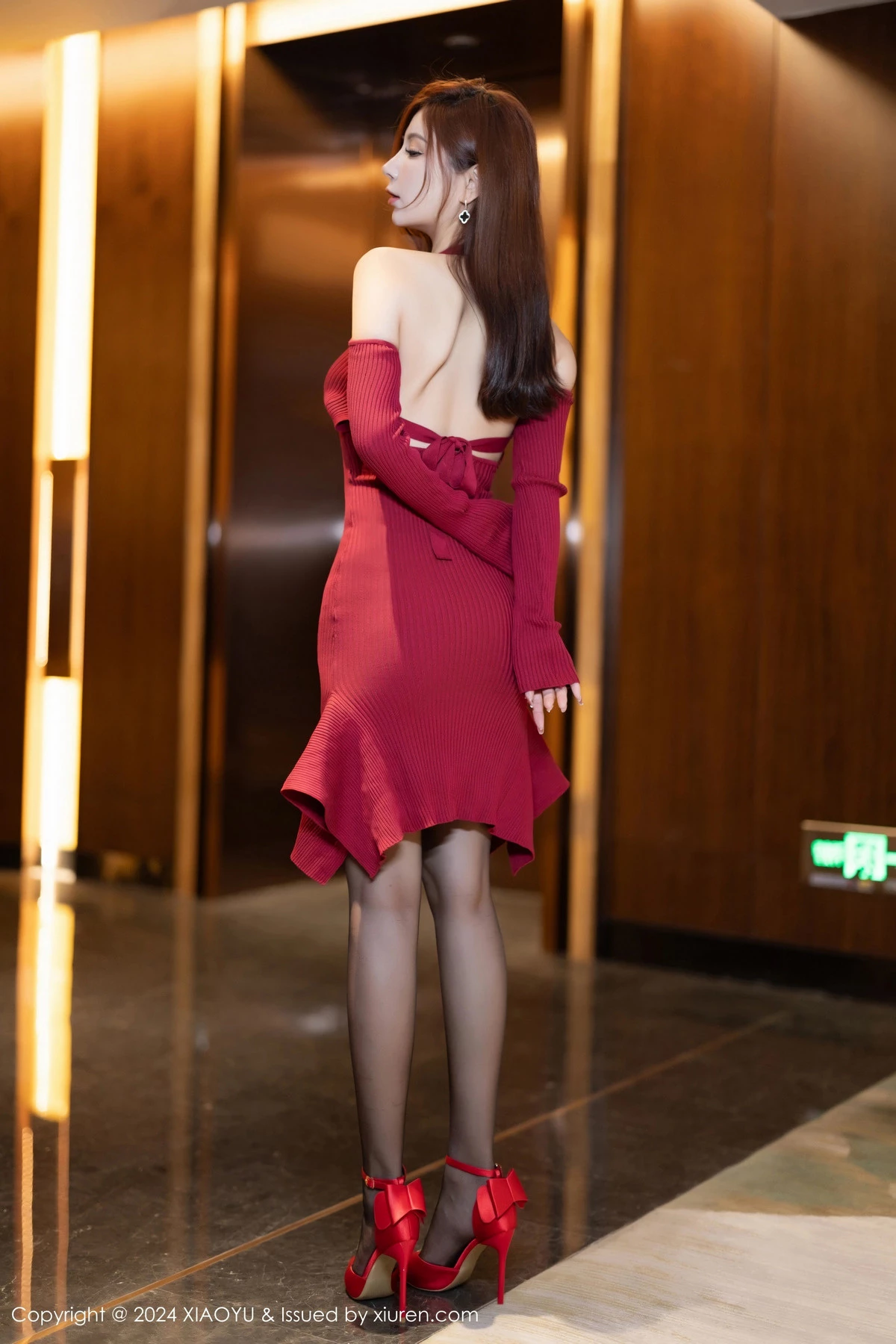 秀人集.com_[XiaoYu画语界]Vol.1198_模特小蛮妖Yummy红色吊带裙露性感红色蕾丝内衣惹火诱惑写真82P