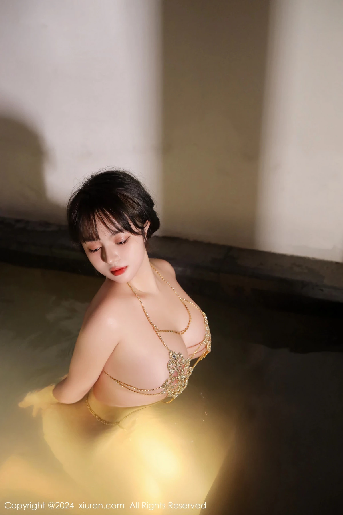 秀人集.com_[XiuRen秀人网]No.8075_模特沈思怡室内温泉性感链式情趣服饰秀惹火身材极致诱惑写真74P