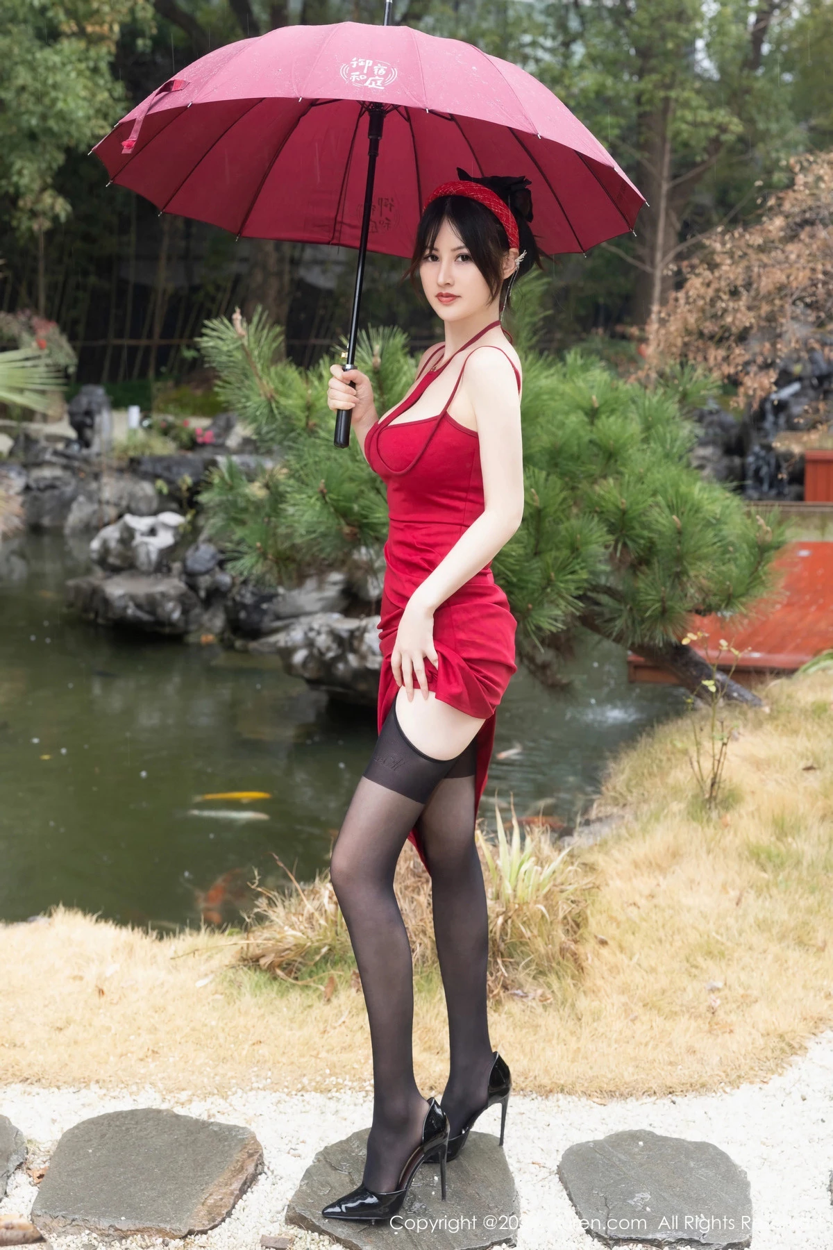 秀人集.com_[XiuRen秀人网]No.8078_模特诗诗kiki新年主题性感红色情趣短裙配黑丝吊袜迷人诱惑写真78P