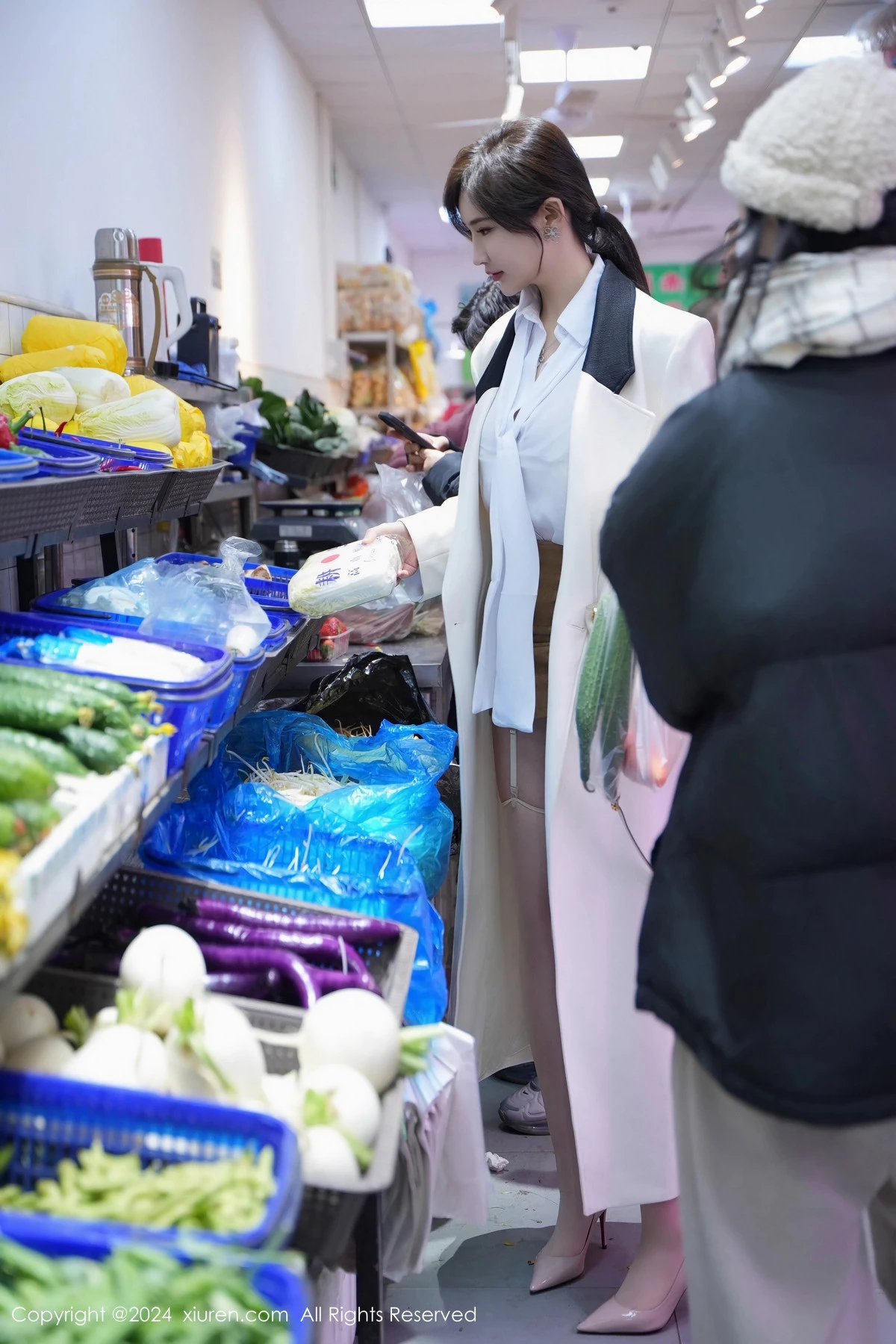 秀人集.com_[XiuRen秀人网]No.8083_女神Carol周妍希性感白色上衣配肉丝吊袜秀丰满身材诱惑写真96P