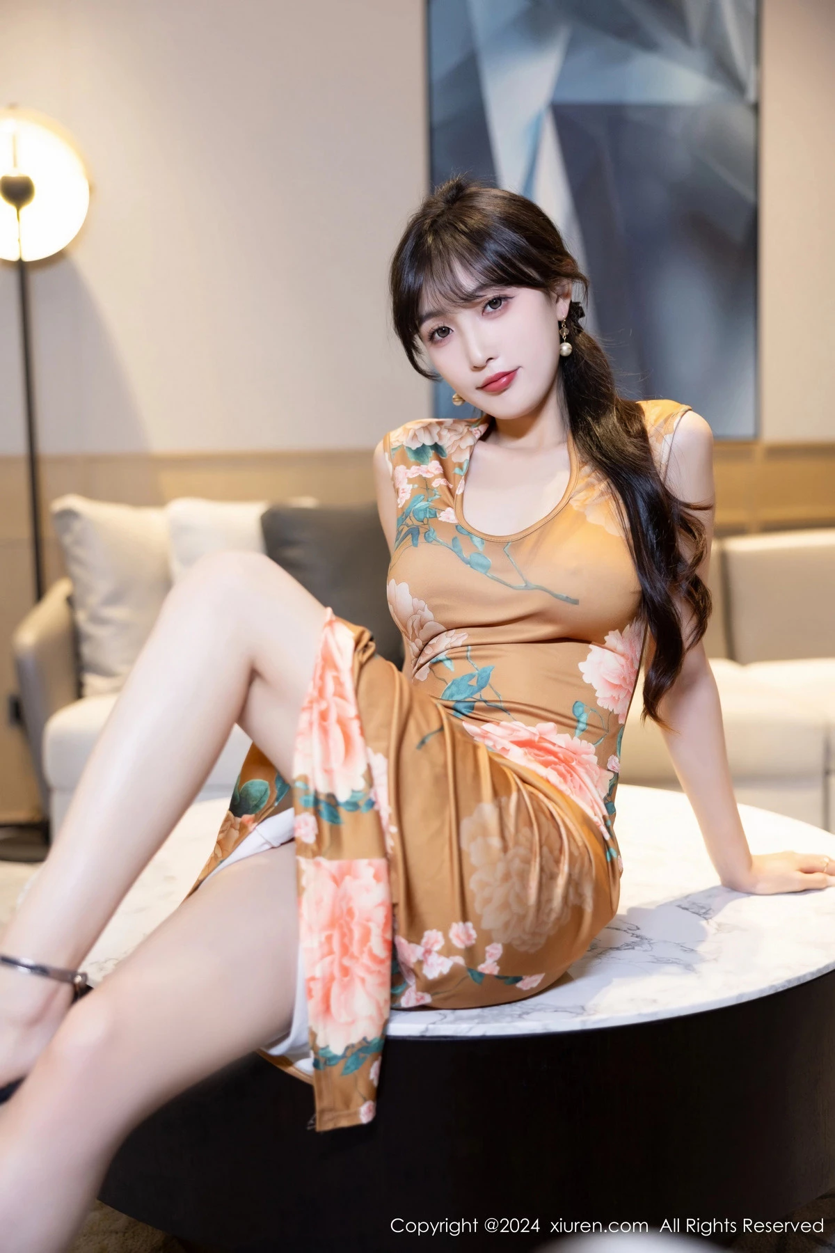 秀人集.com_[XiuRen秀人网]No.8084_模特林星阑性感土黄色带图案旗袍服饰半脱秀曼妙身姿诱惑写真83P