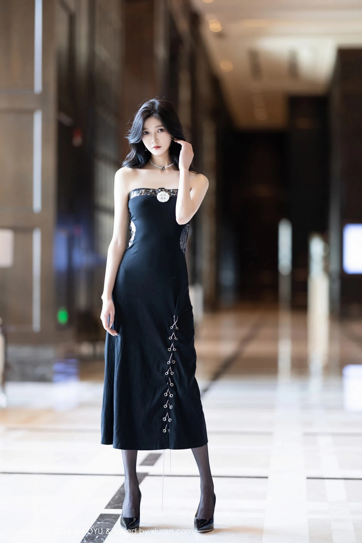 秀人集.com_[XiaoYu画语界]Vol.1201_模特程程程白色吊带长裙+性感黑色服饰秀曼妙身姿迷人诱惑写真81P