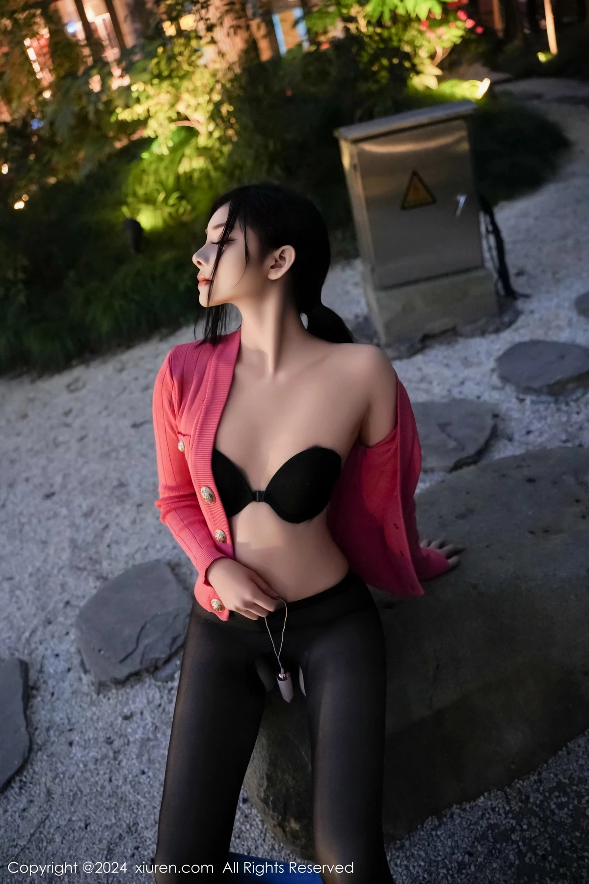 秀人集.com_[XiuRen秀人网]No.8091_新人模特龙雪儿脱牛仔裤露性感黑色内衣配开档黑丝极致魅惑写真69P