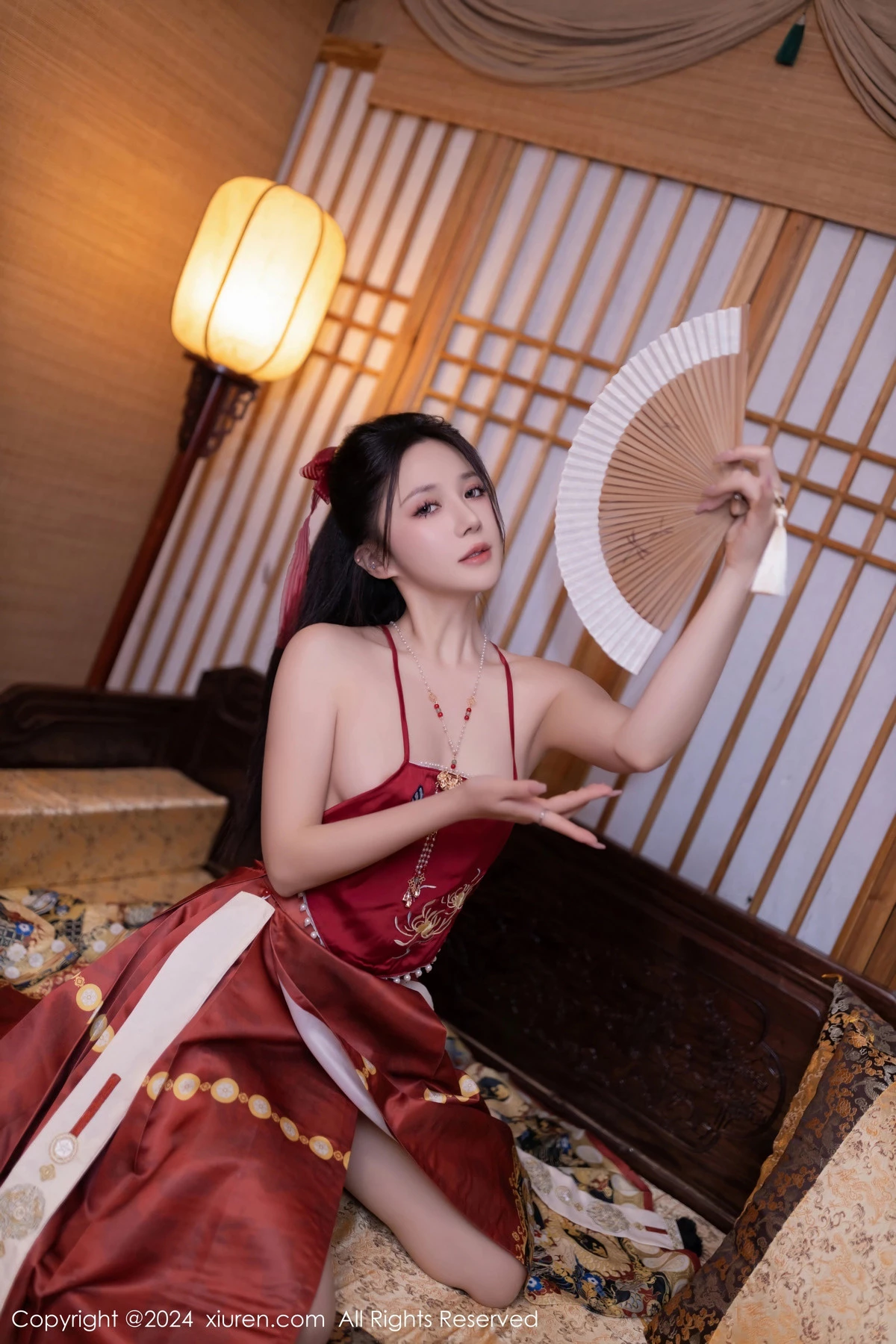 秀人集.com_[XiuRen秀人网]No.8095_模特鱼子酱Fish贺新春主题红色服饰露红布兜秀曼妙身姿诱惑写真80P