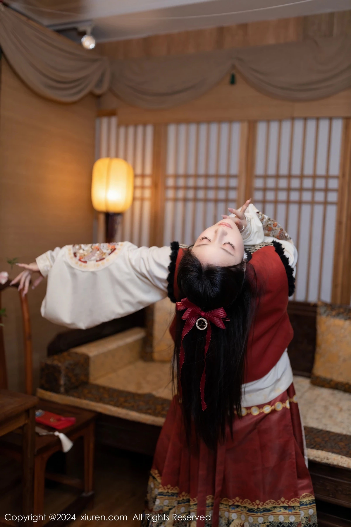 秀人集.com_[XiuRen秀人网]No.8095_模特鱼子酱Fish贺新春主题红色服饰露红布兜秀曼妙身姿诱惑写真80P