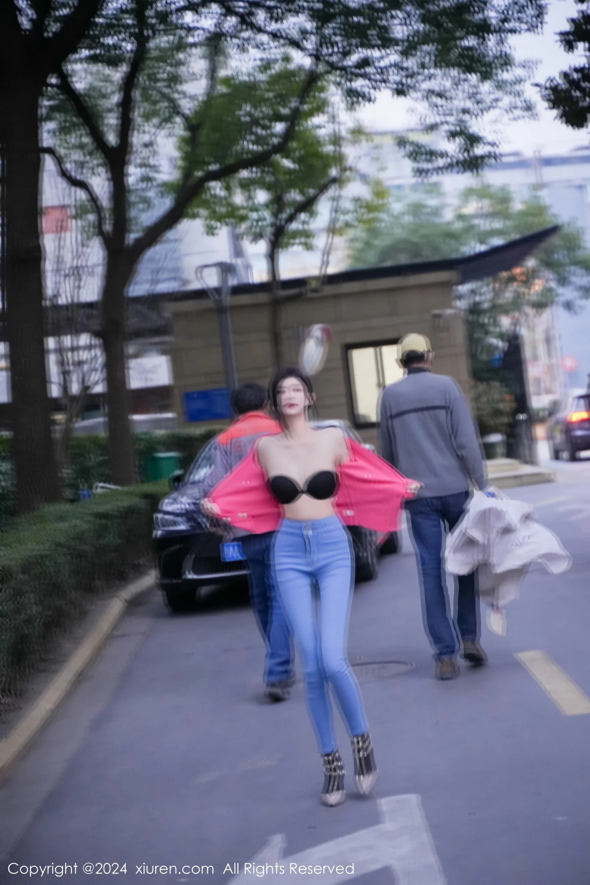 秀人集.com_[XiuRen秀人网]No.8091_新人模特龙雪儿脱牛仔裤露性感黑色内衣配开档黑丝极致魅惑写真69P