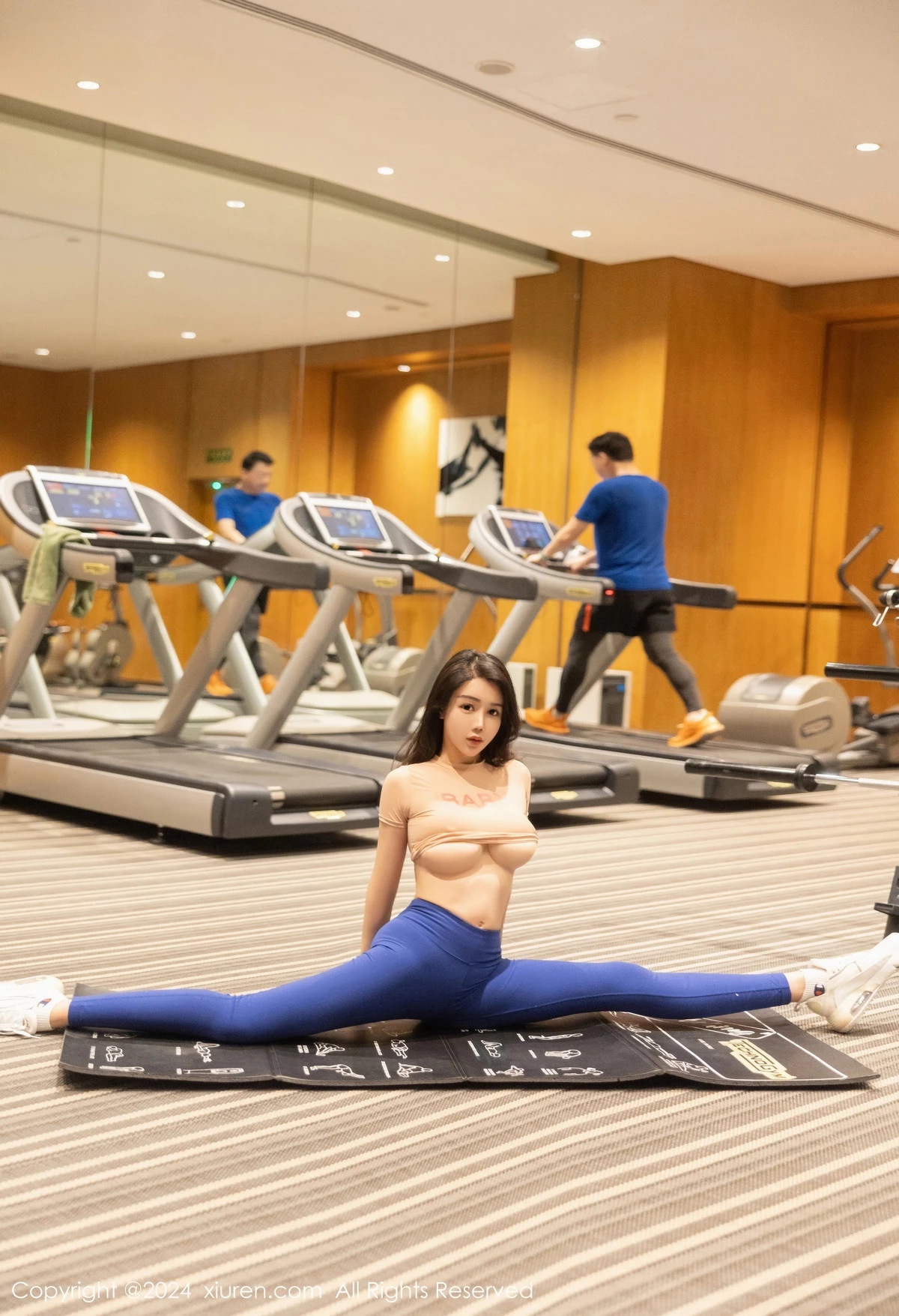 秀人集.com_[XiuRen秀人网]No.8100_模特李若汐健身场所橙色上衣配蓝色运动裤秀完美身材诱惑写真84P