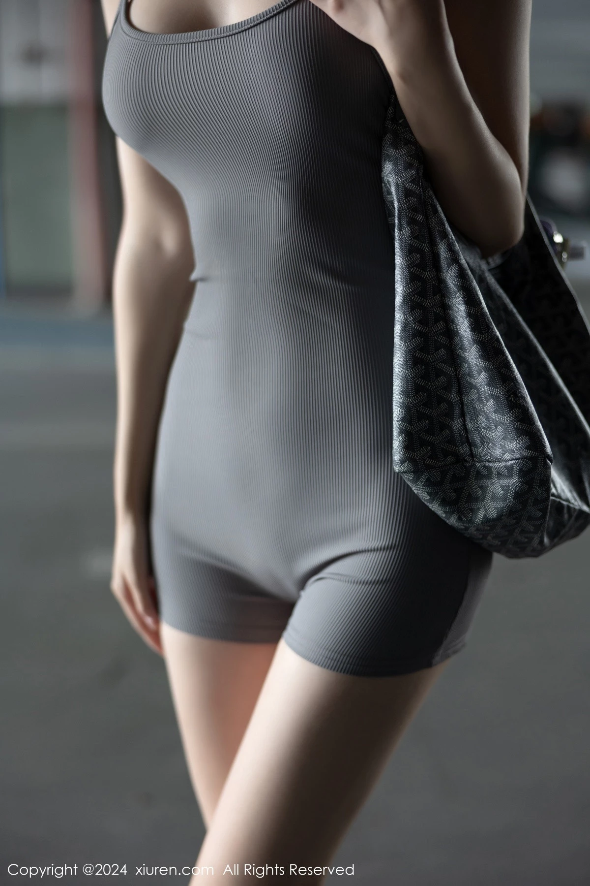 秀人集.com_[XiuRen秀人网]No.8005_模特章芃芃车内+浴室性感灰色连体吊带秀曼妙身姿撩人诱惑写真83P