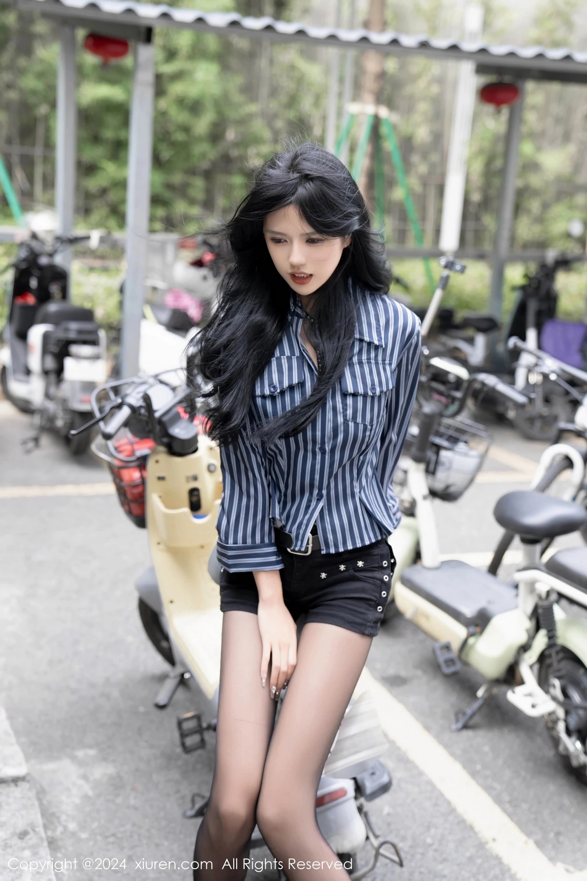 秀人集.com_[XiuRen秀人网]No.8011_模特浅浅Danny黑色条纹衬衫配短裙露性感黑色情趣内衣诱惑写真70P