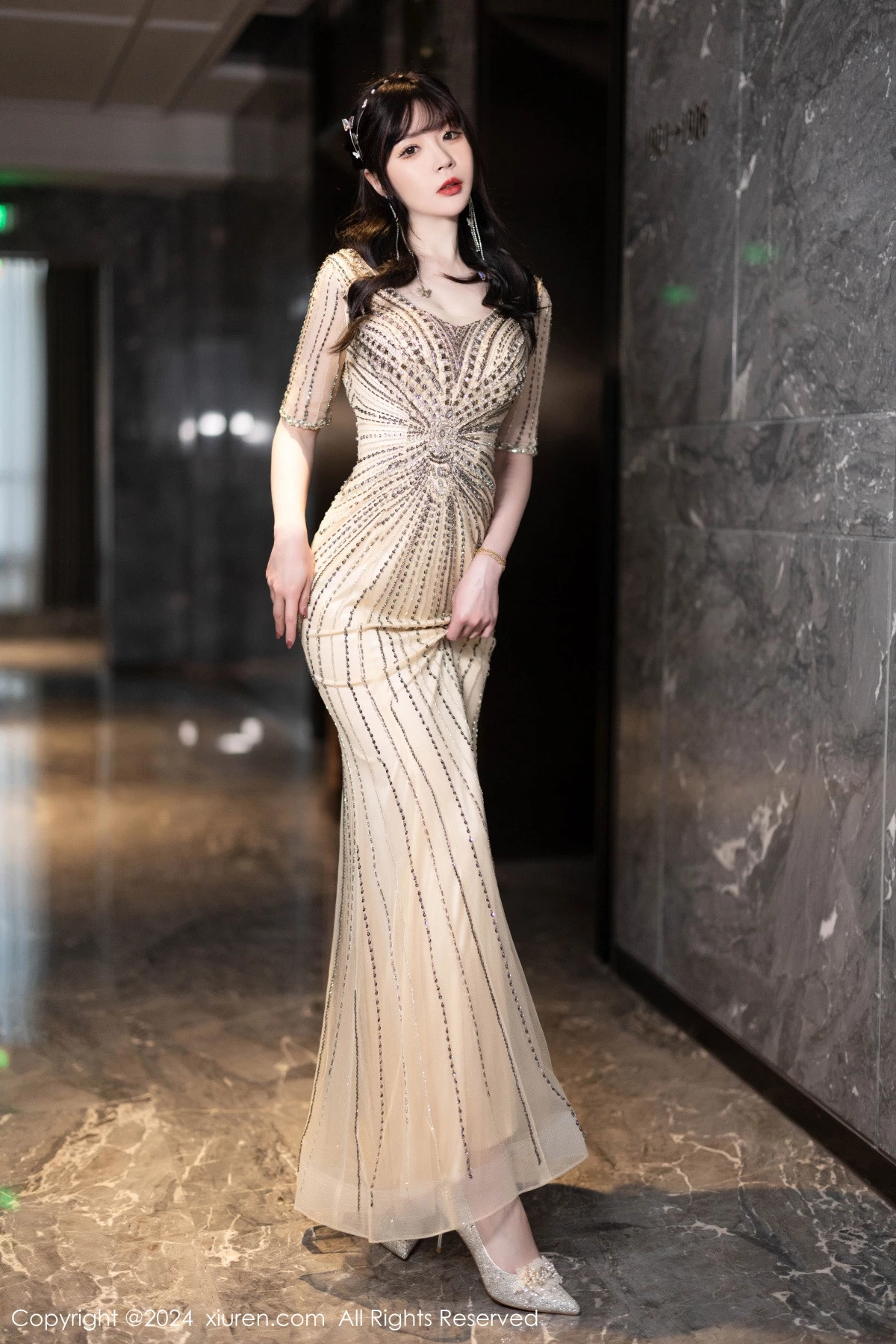 秀人集.com_[XiuRen秀人网]No.8014_模特梦心玥性感金色礼裙露白色内衣配原色丝袜秀高挑身材诱惑写真84P