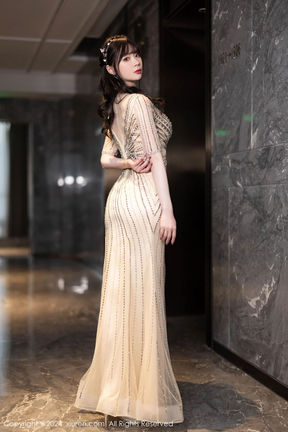 秀人集.com_[XiuRen秀人网]No.8014_模特梦心玥性感金色礼裙露白色内衣配原色丝袜秀高挑身材诱惑写真84P