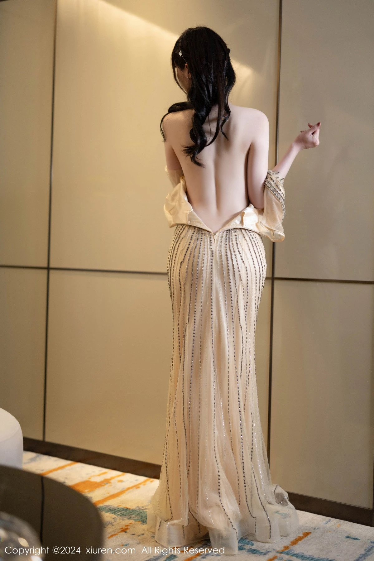 秀人集.com_[XiuRen秀人网]No.8014_模特梦心玥性感金色礼裙露白色内衣配原色丝袜秀高挑身材诱惑写真84P