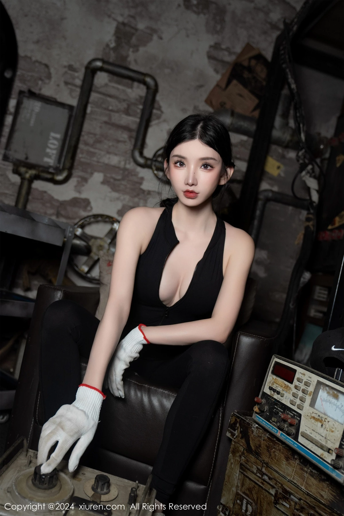 秀人集.com_[XiuRen秀人网]No.8027_女神周于希Sally剧情主题脱性感黑色连体服饰秀惹火身材诱惑写真99P