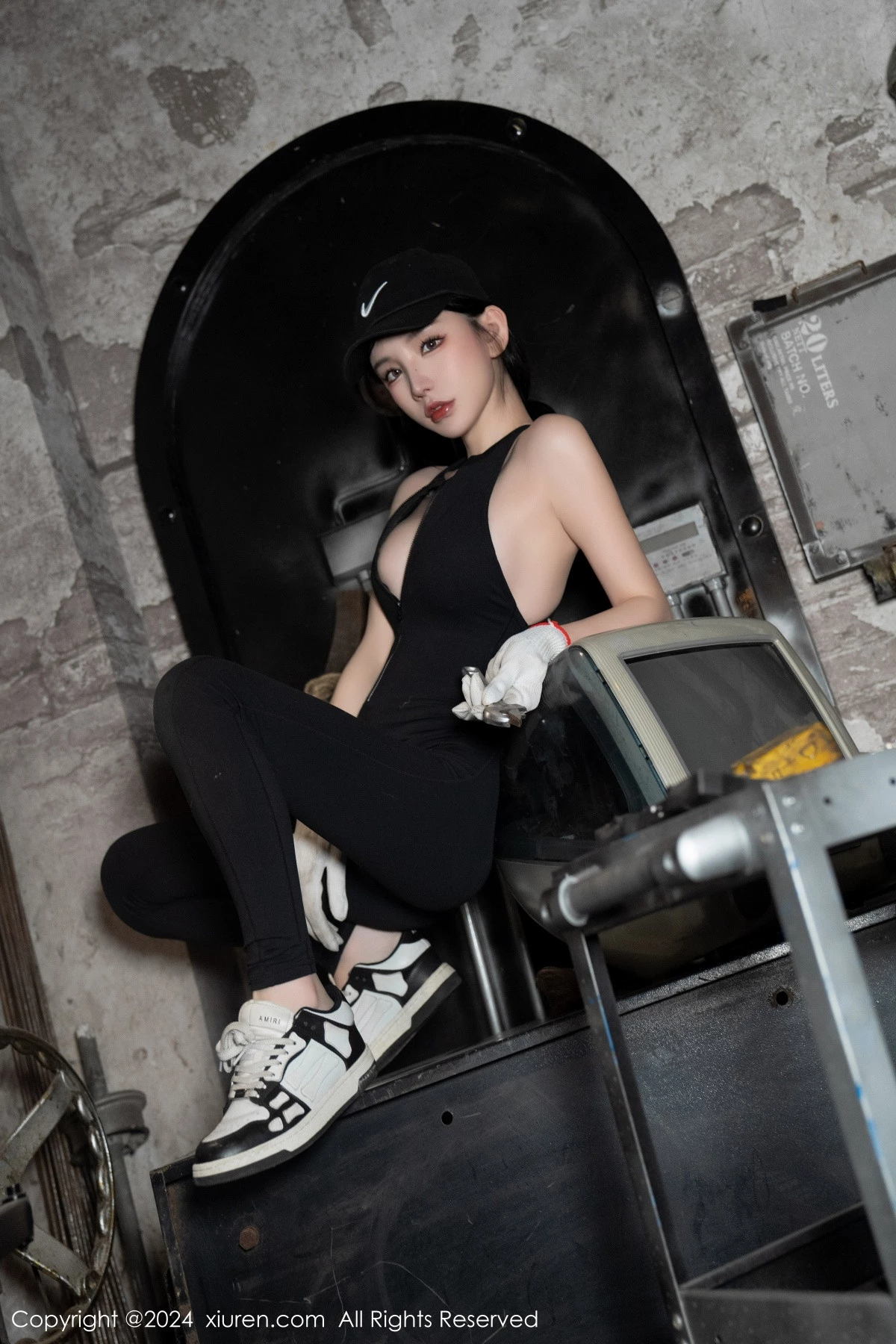 秀人集.com_[XiuRen秀人网]No.8027_女神周于希Sally剧情主题脱性感黑色连体服饰秀惹火身材诱惑写真99P