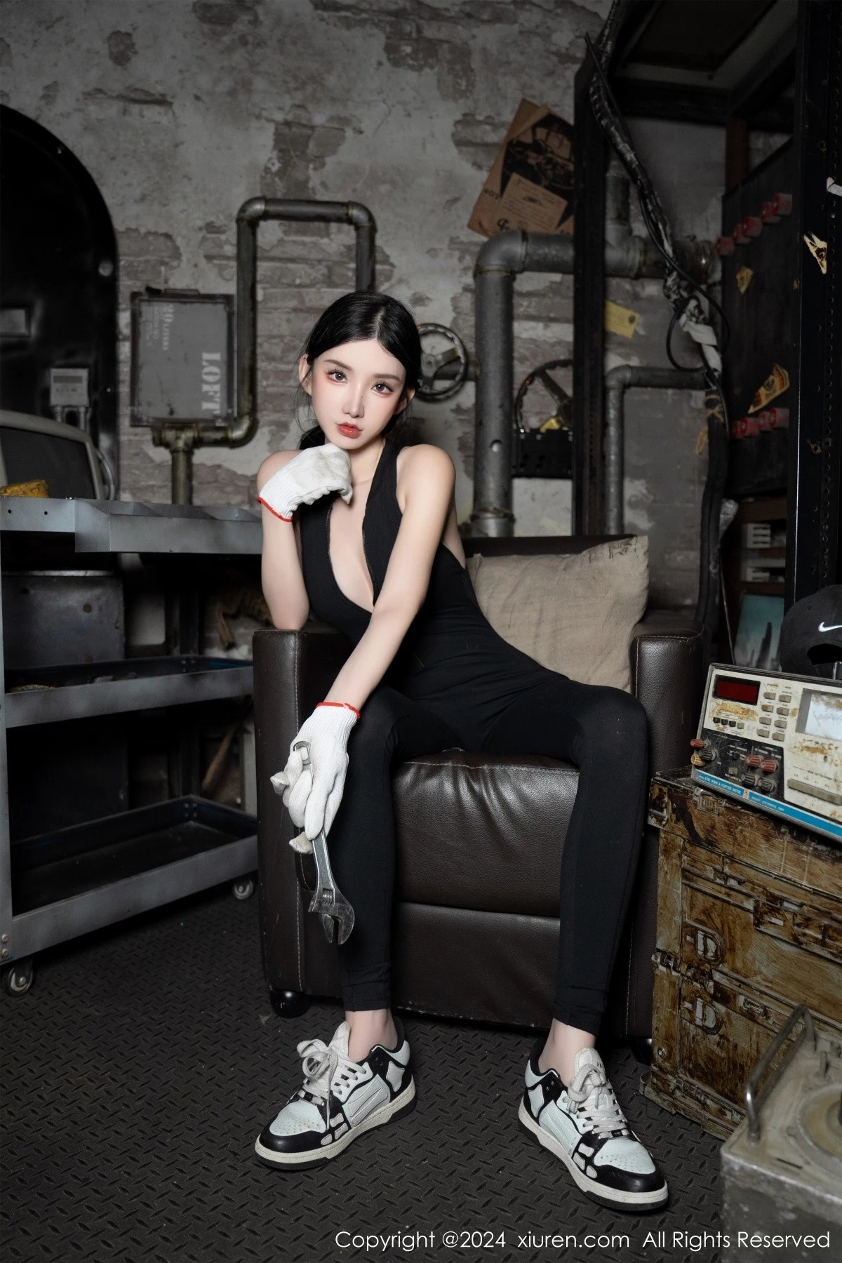 秀人集.com_[XiuRen秀人网]No.8027_女神周于希Sally剧情主题脱性感黑色连体服饰秀惹火身材诱惑写真99P