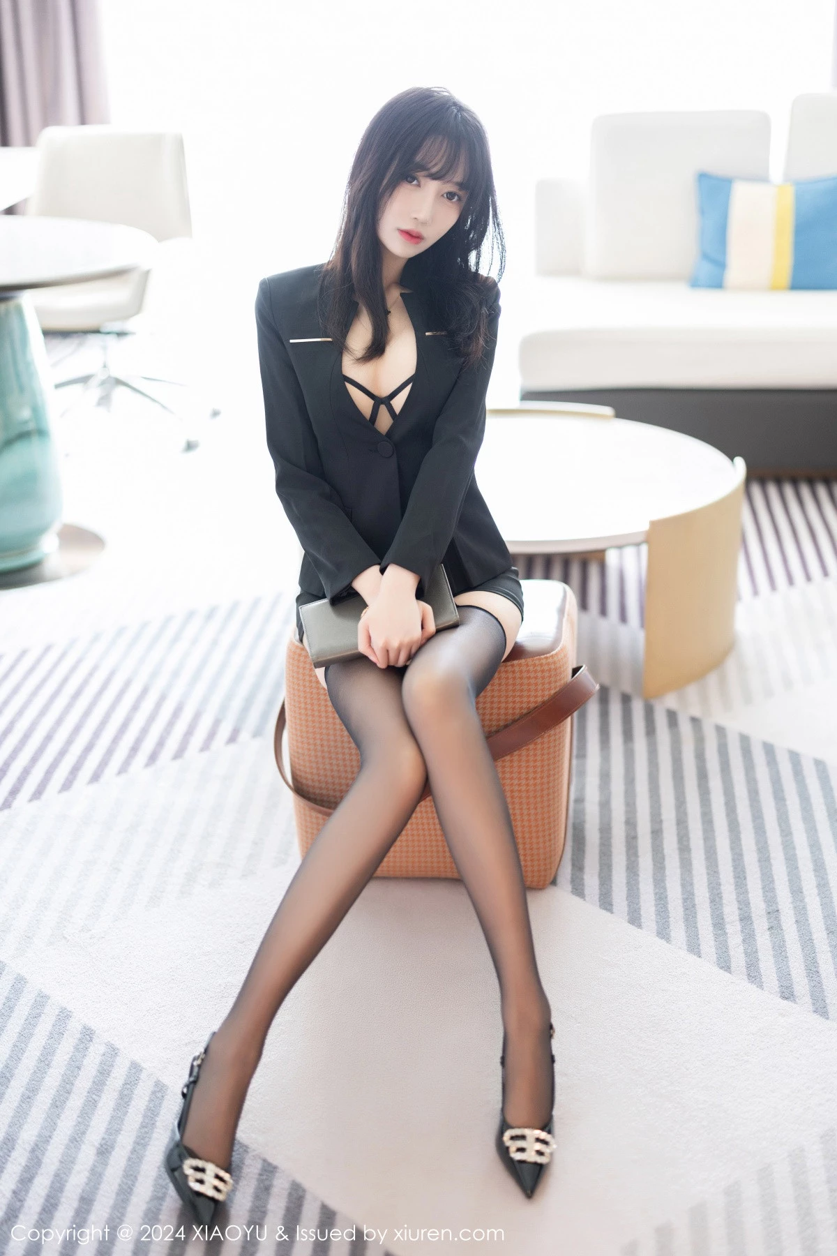 秀人集.com_[XiaoYu画语界]Vol.1193_新人模特月崽性感黑色时尚上衣露轻透内衣配黑丝吊袜诱惑写真83P