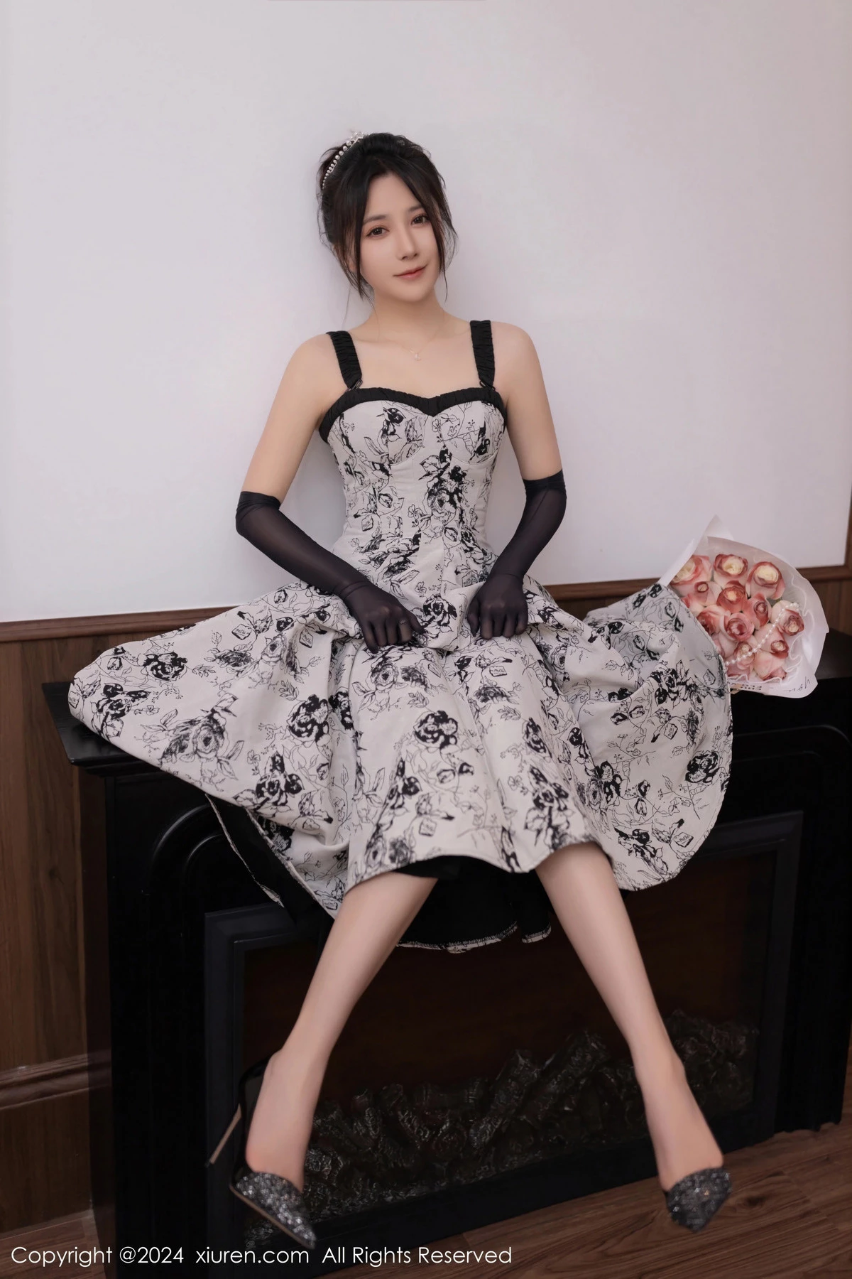 秀人集.com_[XiuRen秀人网]No.8109_模特鱼子酱Fish生日主题性感灰色连衣长裙秀曼妙身姿诱惑写真80P