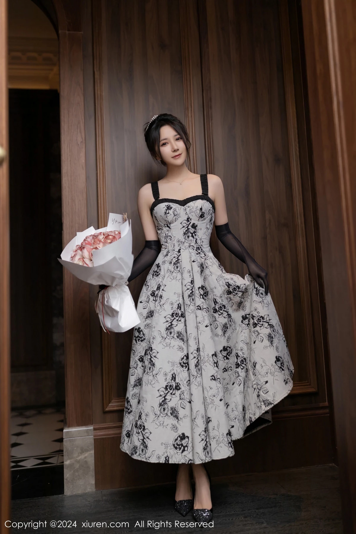 秀人集.com_[XiuRen秀人网]No.8109_模特鱼子酱Fish生日主题性感灰色连衣长裙秀曼妙身姿诱惑写真80P