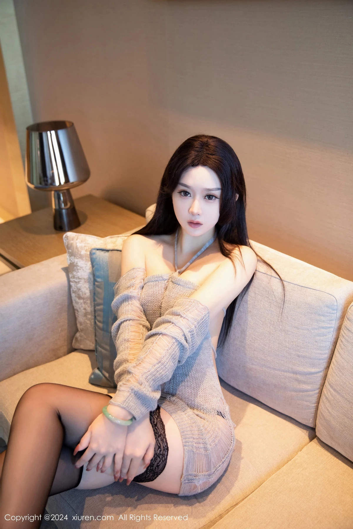 秀人集.com_[XiuRen秀人网]No.8149_新人模特林杉杉性感灰色毛衣露黑色内衣配黑丝吊袜迷人诱惑写真82P