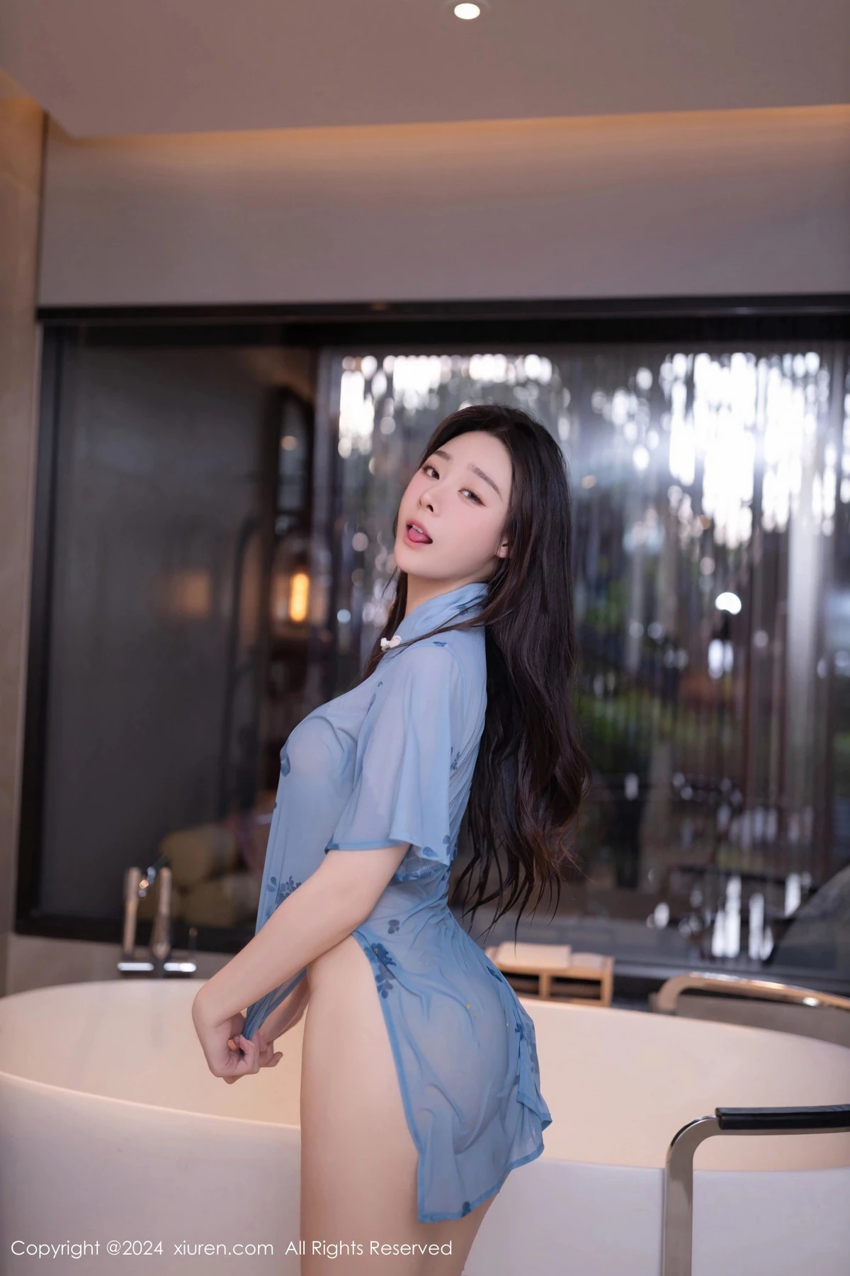 秀人集.com_[XiuRen秀人网]No.8157_模特小逗逗泳池性感灰色情趣旗袍配超薄丝袜秀曼妙身姿诱惑写真76P