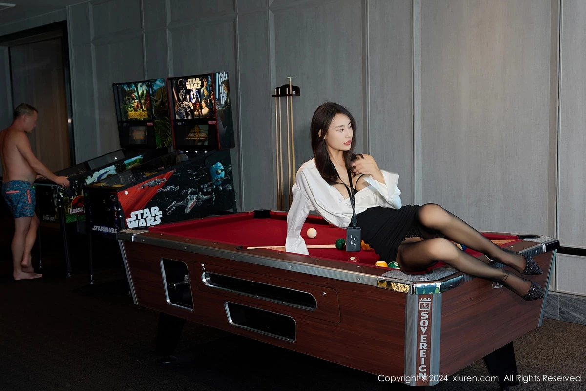 秀人集.com_[XiuRen秀人网]No.8155_模特Lingyu69性感白T配黑短裙露黑色情趣服秀惹火身材诱惑写真72P