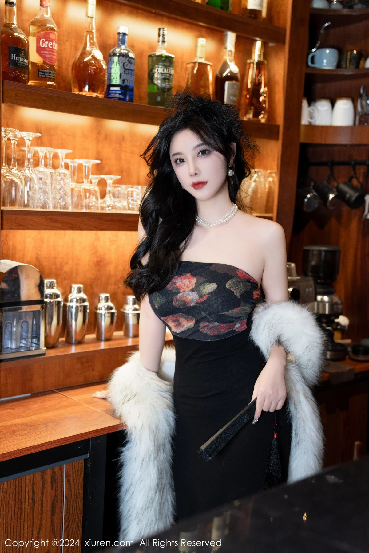 秀人集.com_[XiuRen秀人网]No.8169_女神杨晨晨Yome性感深色露肩连衣短裙配黑丝吊袜完美诱惑写真90P