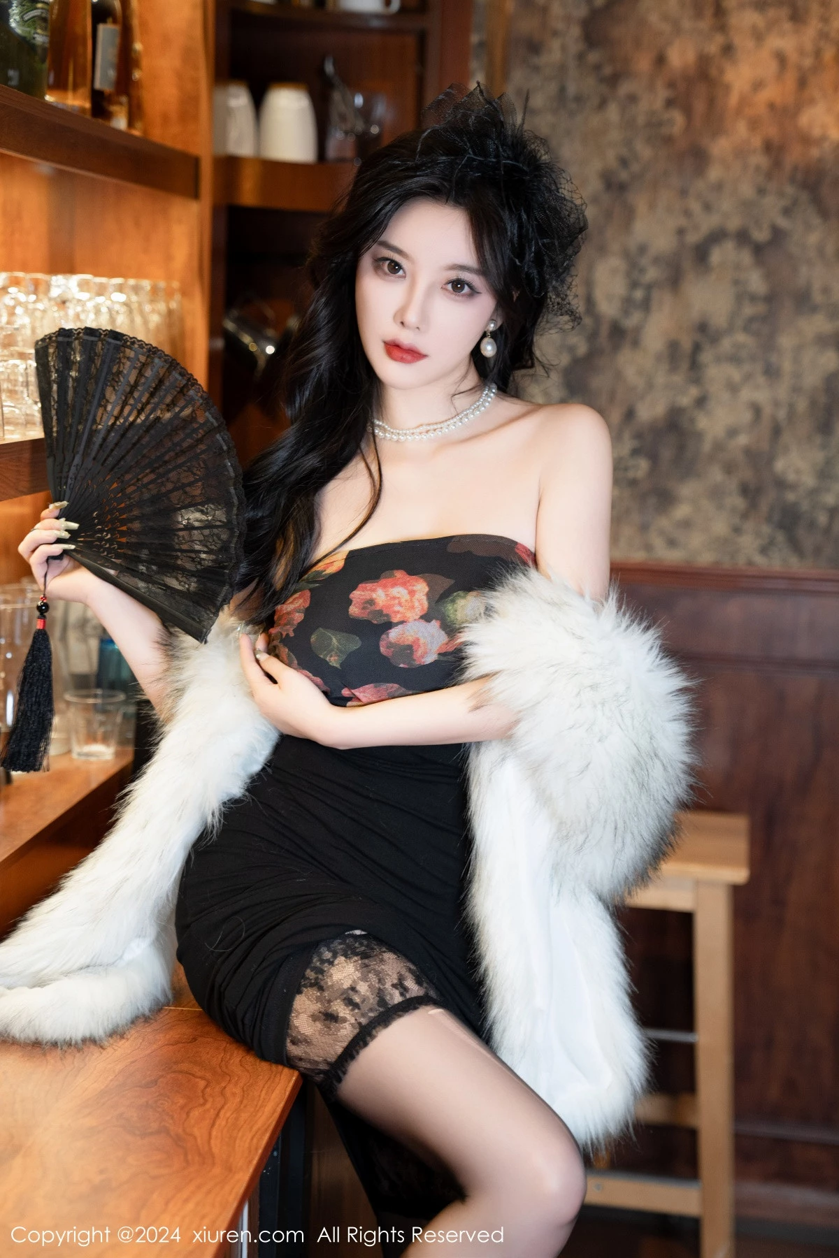 秀人集.com_[XiuRen秀人网]No.8169_女神杨晨晨Yome性感深色露肩连衣短裙配黑丝吊袜完美诱惑写真90P