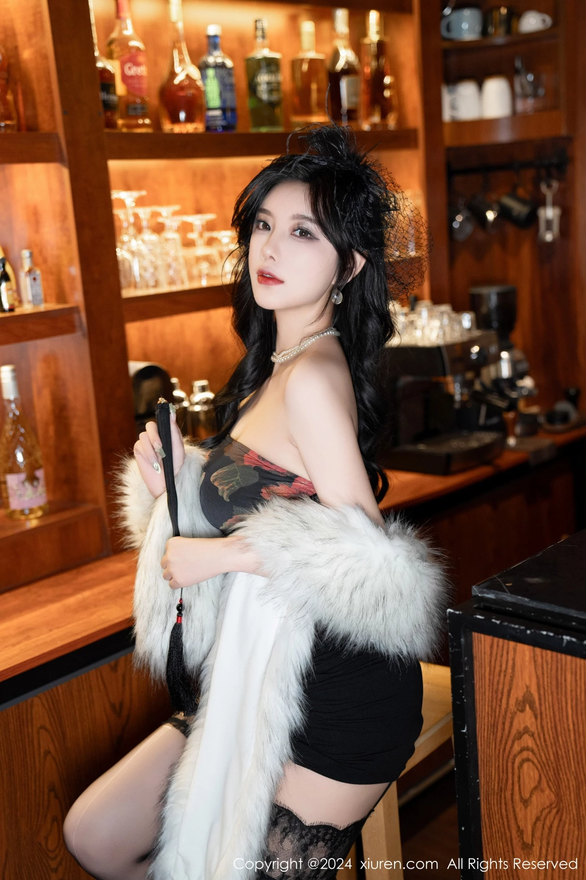 秀人集.com_[XiuRen秀人网]No.8169_女神杨晨晨Yome性感深色露肩连衣短裙配黑丝吊袜完美诱惑写真90P