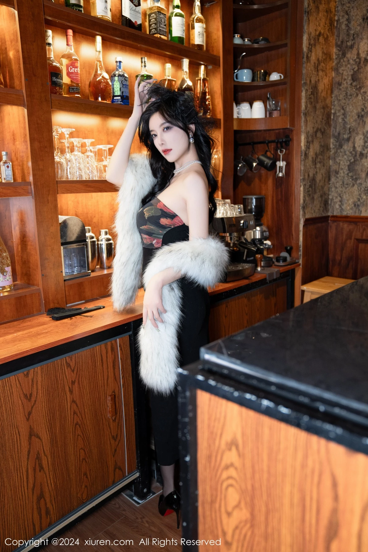 秀人集.com_[XiuRen秀人网]No.8169_女神杨晨晨Yome性感深色露肩连衣短裙配黑丝吊袜完美诱惑写真90P