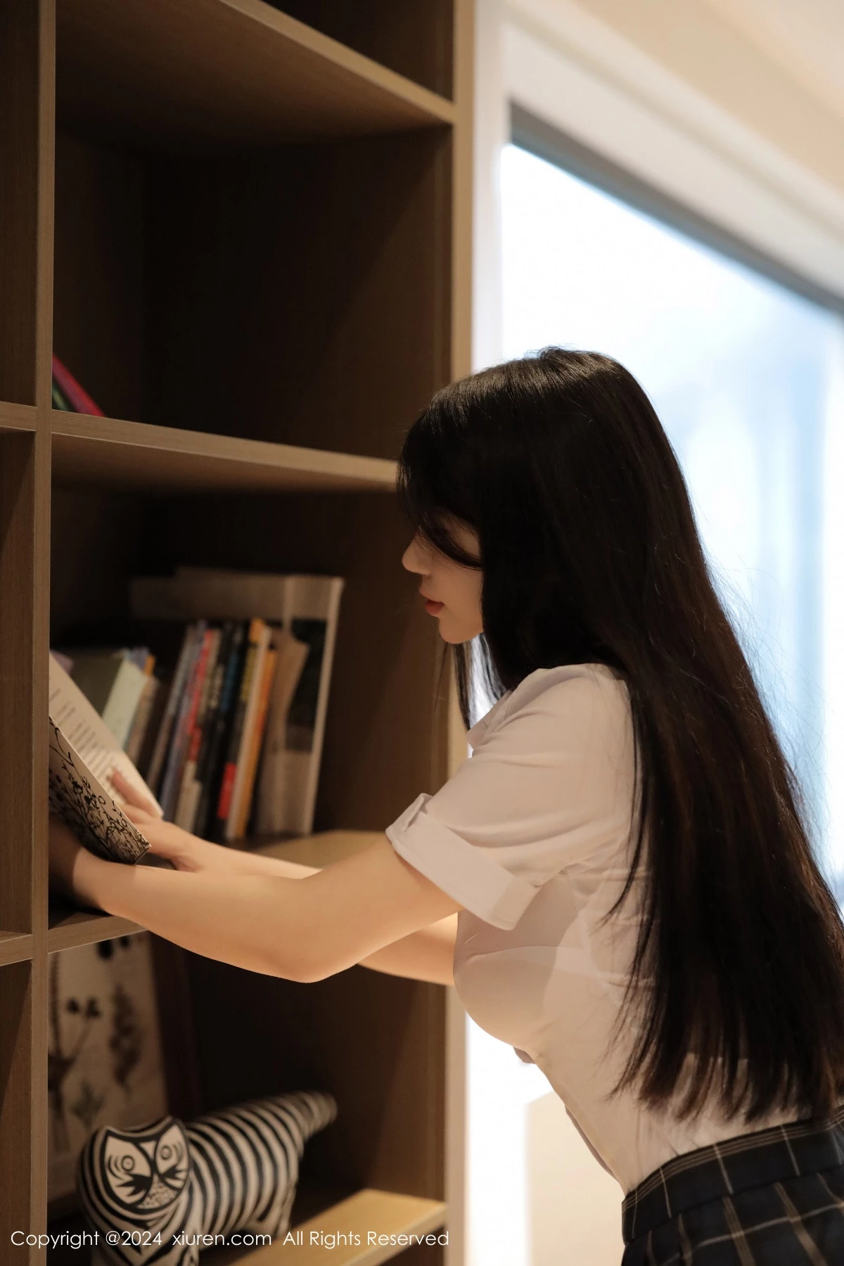 秀人集.com_[XiuRen秀人网]No.8173_模特陈小花性感白衬衫配黑色格子短裙秀曼妙身姿迷人诱惑写真83P