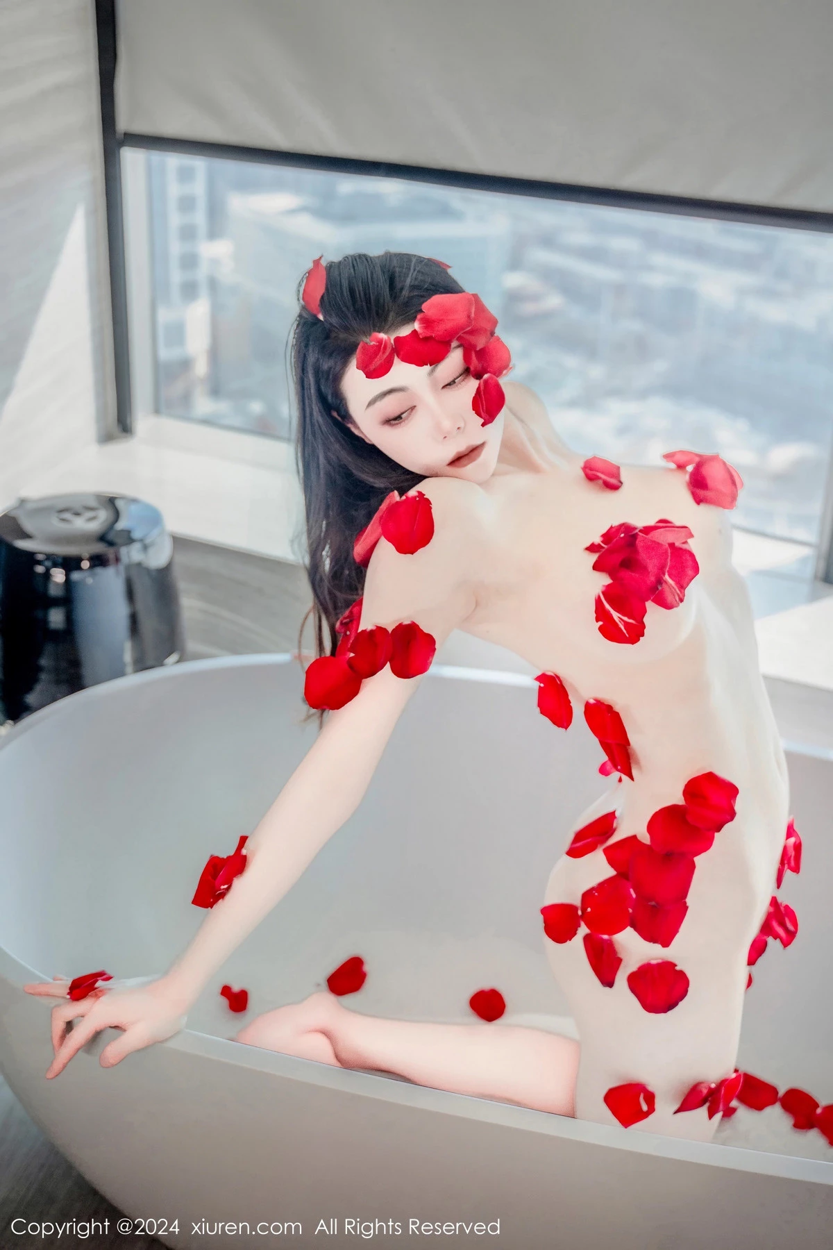 秀人集.com_[XiuRen秀人网]No.8175_新人模特瑜伽喵私房浴室玫瑰花瓣浴秀魔鬼曲线撩人诱惑写真63P