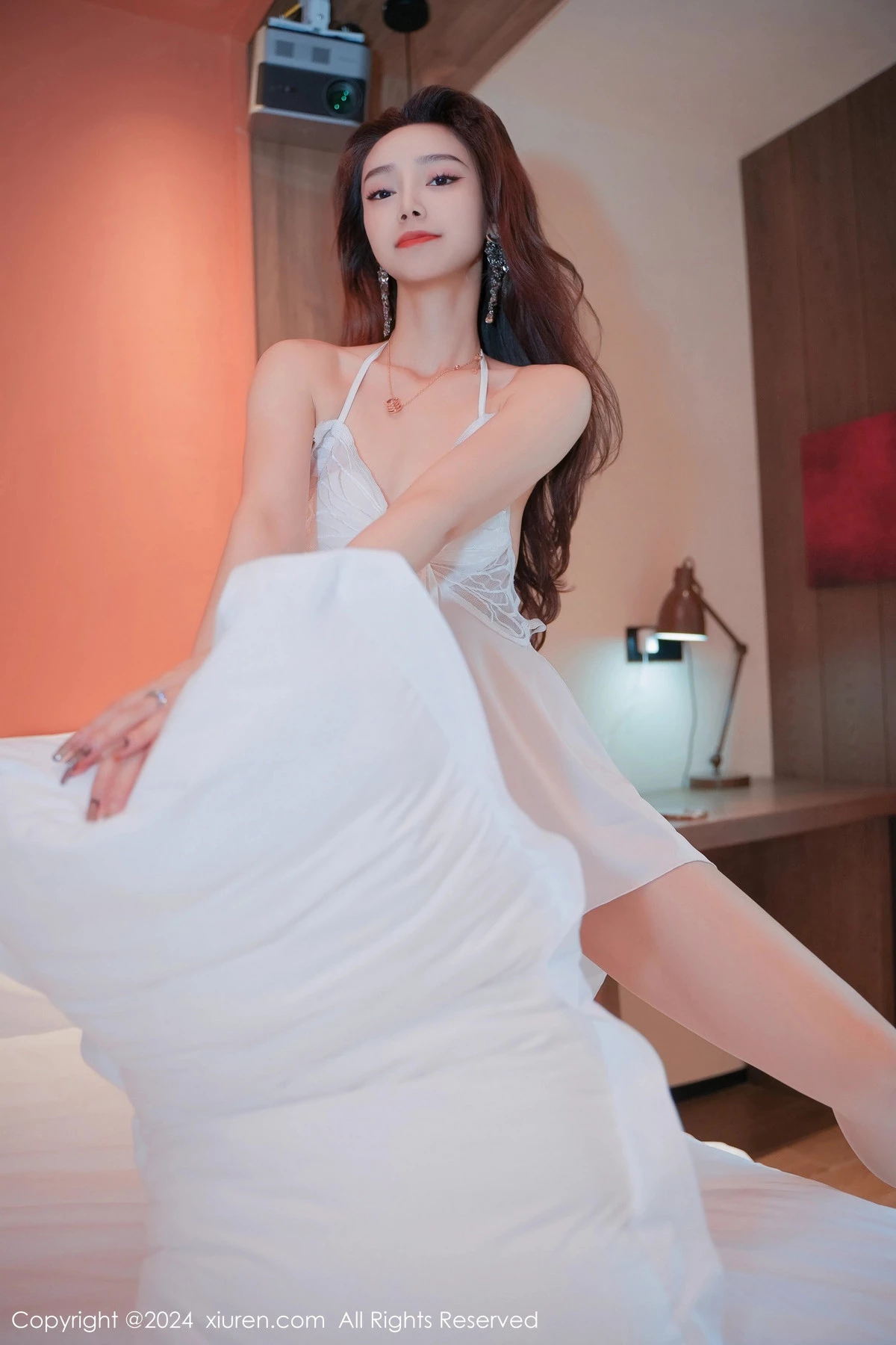 秀人集.com_[XiuRen秀人网]No.8176_模特苏曼兮私房床上性感白色吊带睡裙秀丰腴美臀迷人诱惑写真79P