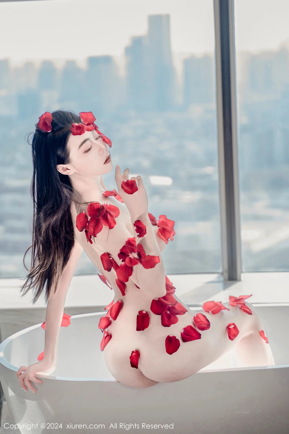 秀人集.com_[XiuRen秀人网]No.8175_新人模特瑜伽喵私房浴室玫瑰花瓣浴秀魔鬼曲线撩人诱惑写真63P
