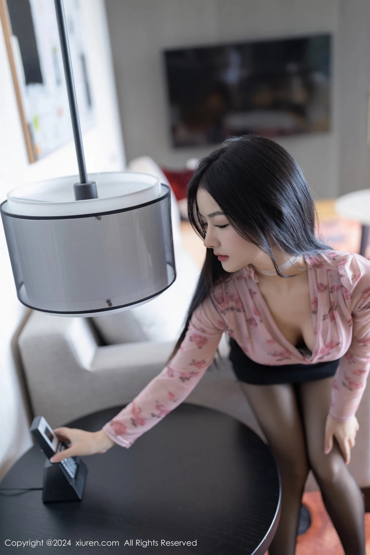 秀人集.com_[XiuRen秀人网]No.8187_模特小茶茶tea花色上衣配黑短裙露性感内衣秀丰腴身姿诱惑写真80P