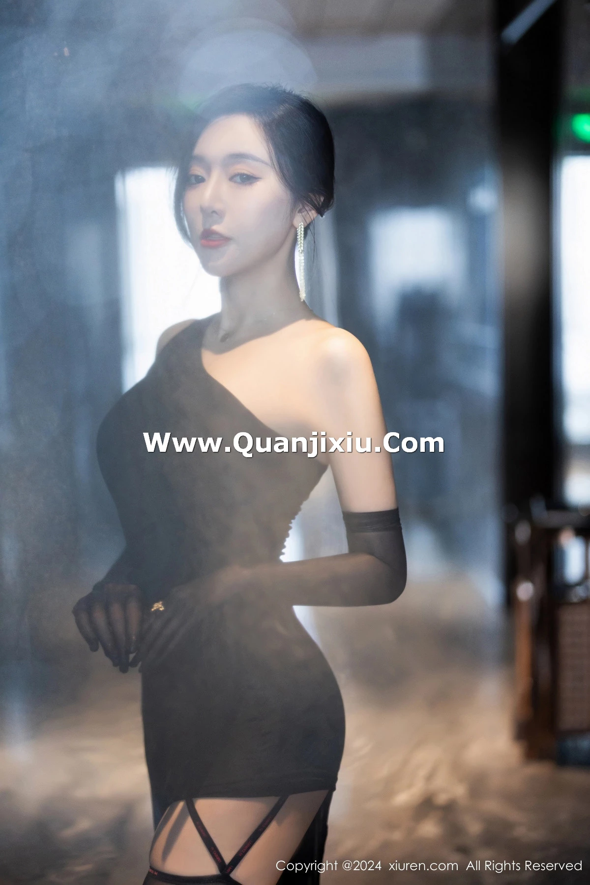 秀人集.com_[XiuRen秀人网]No.8194_女神王馨瑶yanni黑色连衣长裙+黑色轻透情趣服饰惹火诱惑写真82P