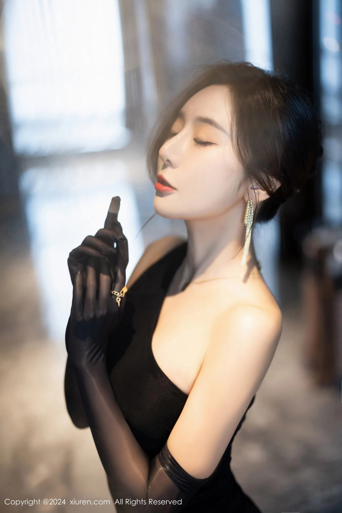 秀人集.com_[XiuRen秀人网]No.8194_女神王馨瑶yanni黑色连衣长裙+黑色轻透情趣服饰惹火诱惑写真82P