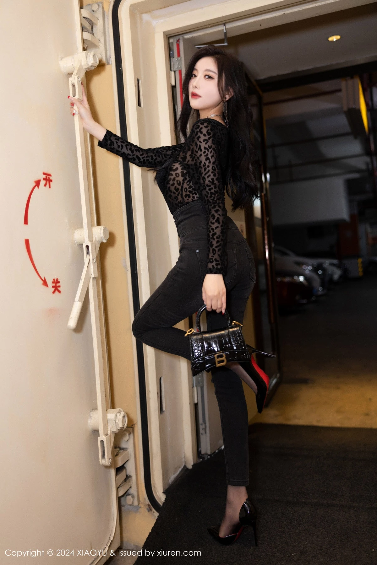 秀人集.com_[XiaoYu画语界]Vol.1216_女神杨晨晨Yome黑色豹纹配牛仔裤露性感黑色内衣完美诱惑写真88P