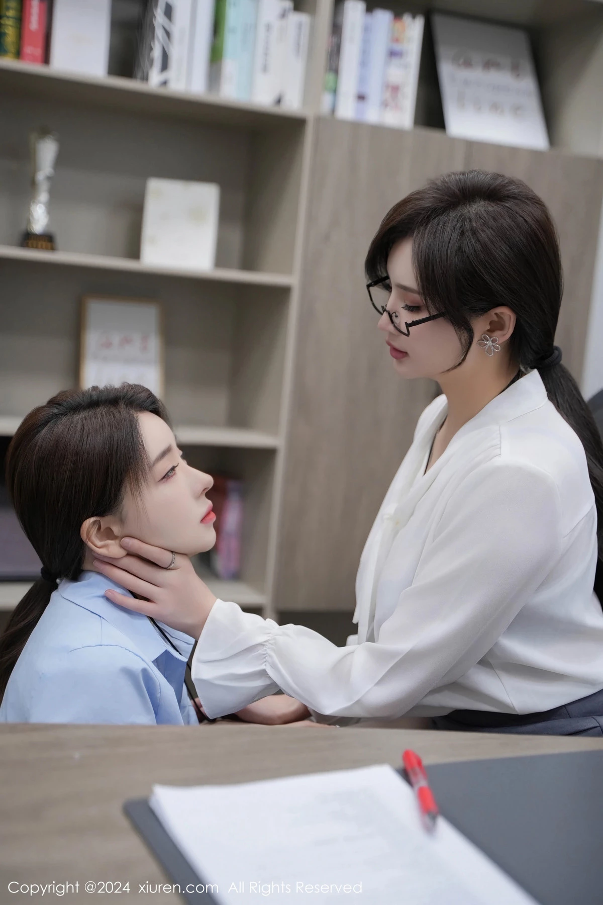 秀人集.com_[XiuRen秀人网]No.8220_模特合集雨儿酱eve写字楼场景性感Ol装扮配原色丝袜迷人诱惑写真75P