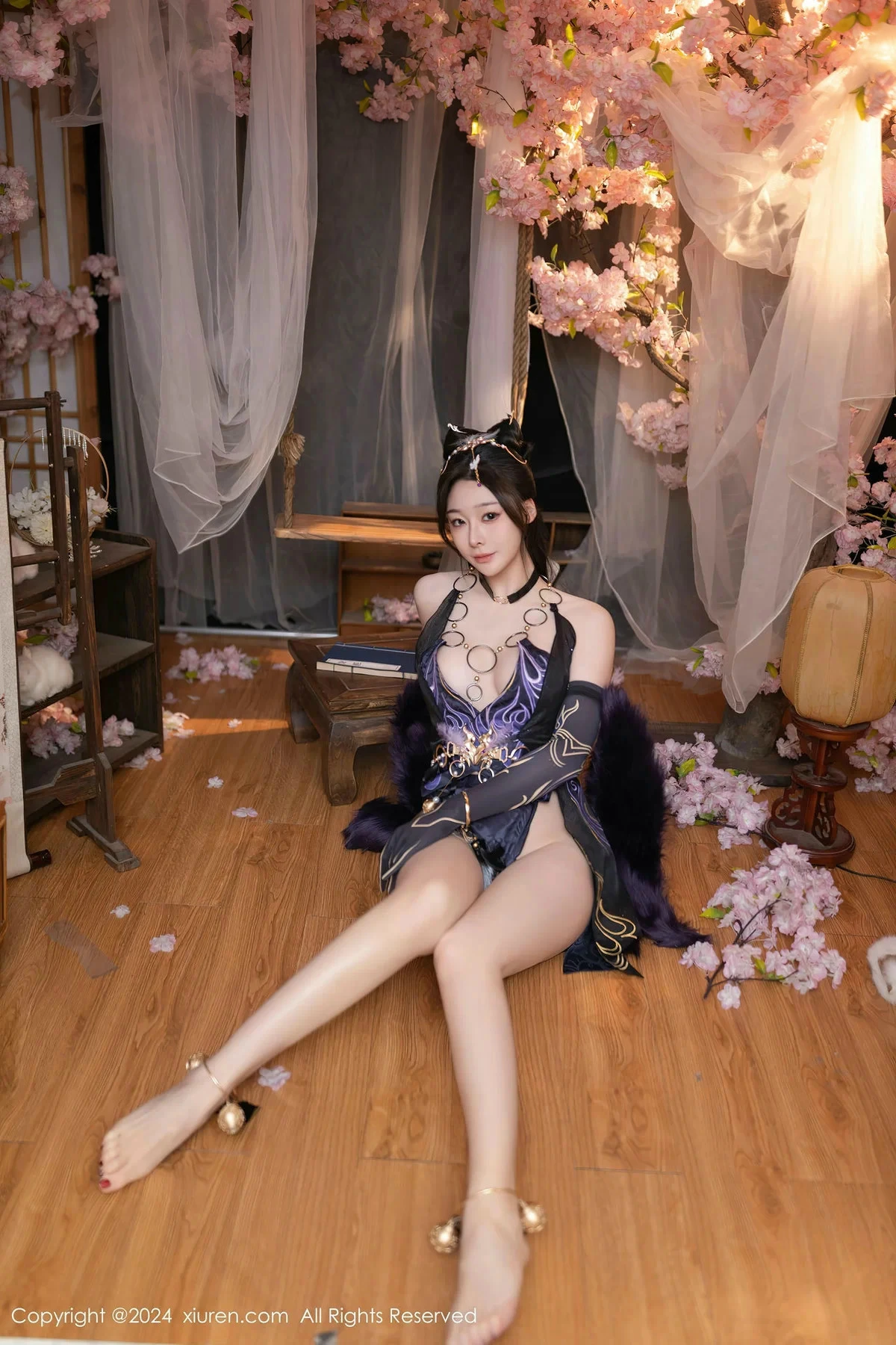 秀人集.com_[XiuRen秀人网]No.8232_模特小逗逗性感紫色情趣旗袍服饰半脱秀曼妙身姿惹火诱惑写真80P