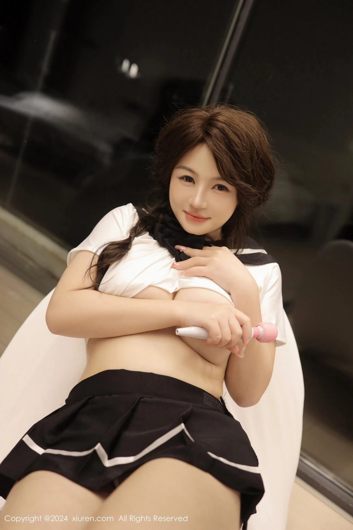 秀人集.com_[XiuRen秀人网]No.8229_模特沈思怡性感学生短裙套装配白色腿袜秀翘臀美腿迷人诱惑写真55P