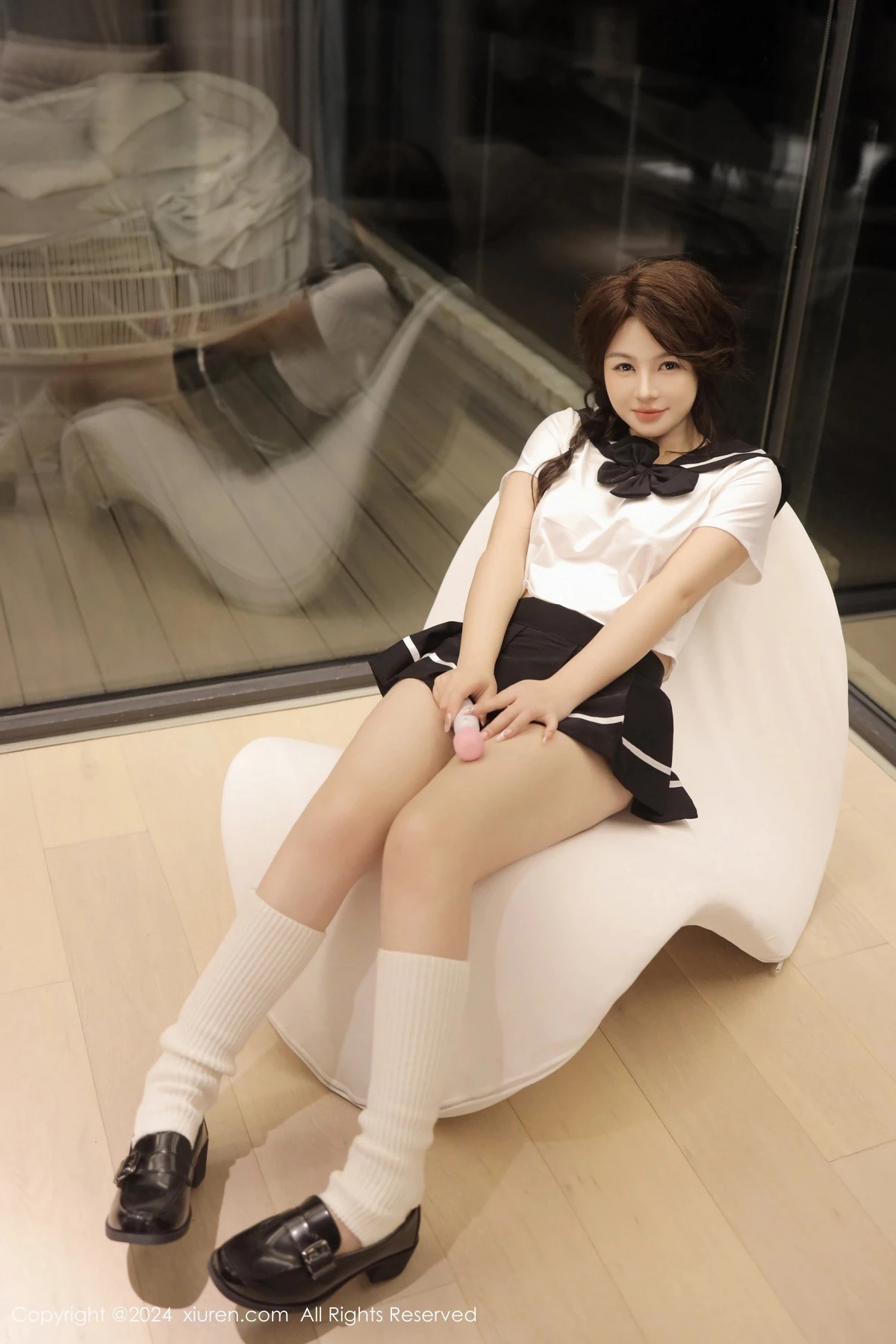 秀人集.com_[XiuRen秀人网]No.8229_模特沈思怡性感学生短裙套装配白色腿袜秀翘臀美腿迷人诱惑写真55P