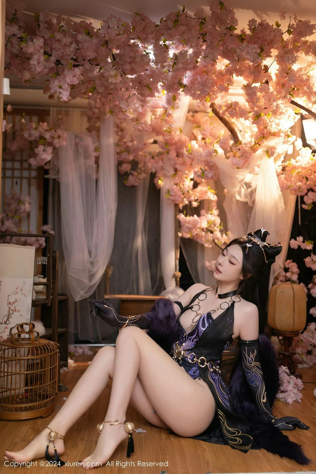 秀人集.com_[XiuRen秀人网]No.8232_模特小逗逗性感紫色情趣旗袍服饰半脱秀曼妙身姿惹火诱惑写真80P